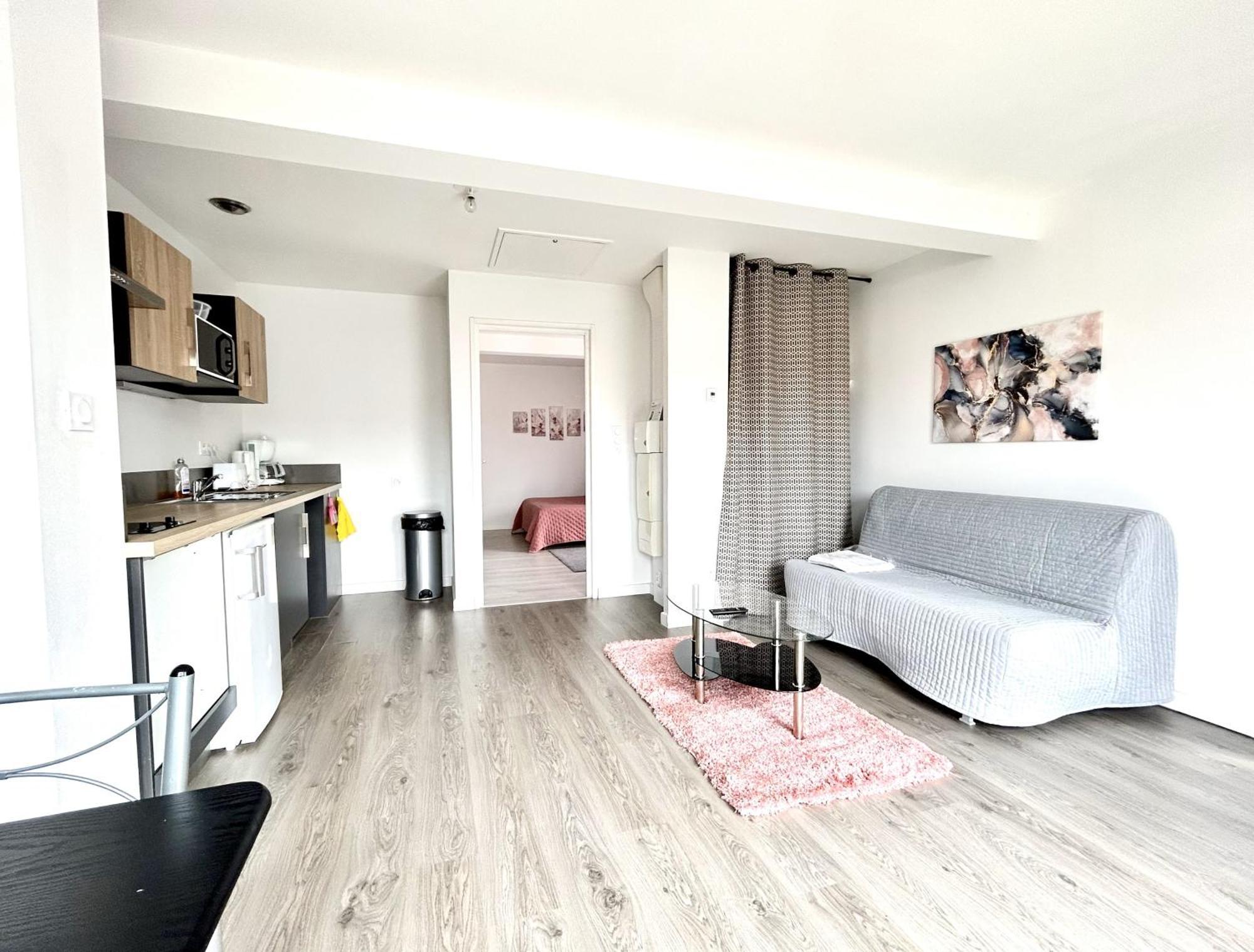 Du Vignoble A L'Atlantique - Residence Montifault Gites Du 2 Au 3 Pieces Le Pallet Экстерьер фото