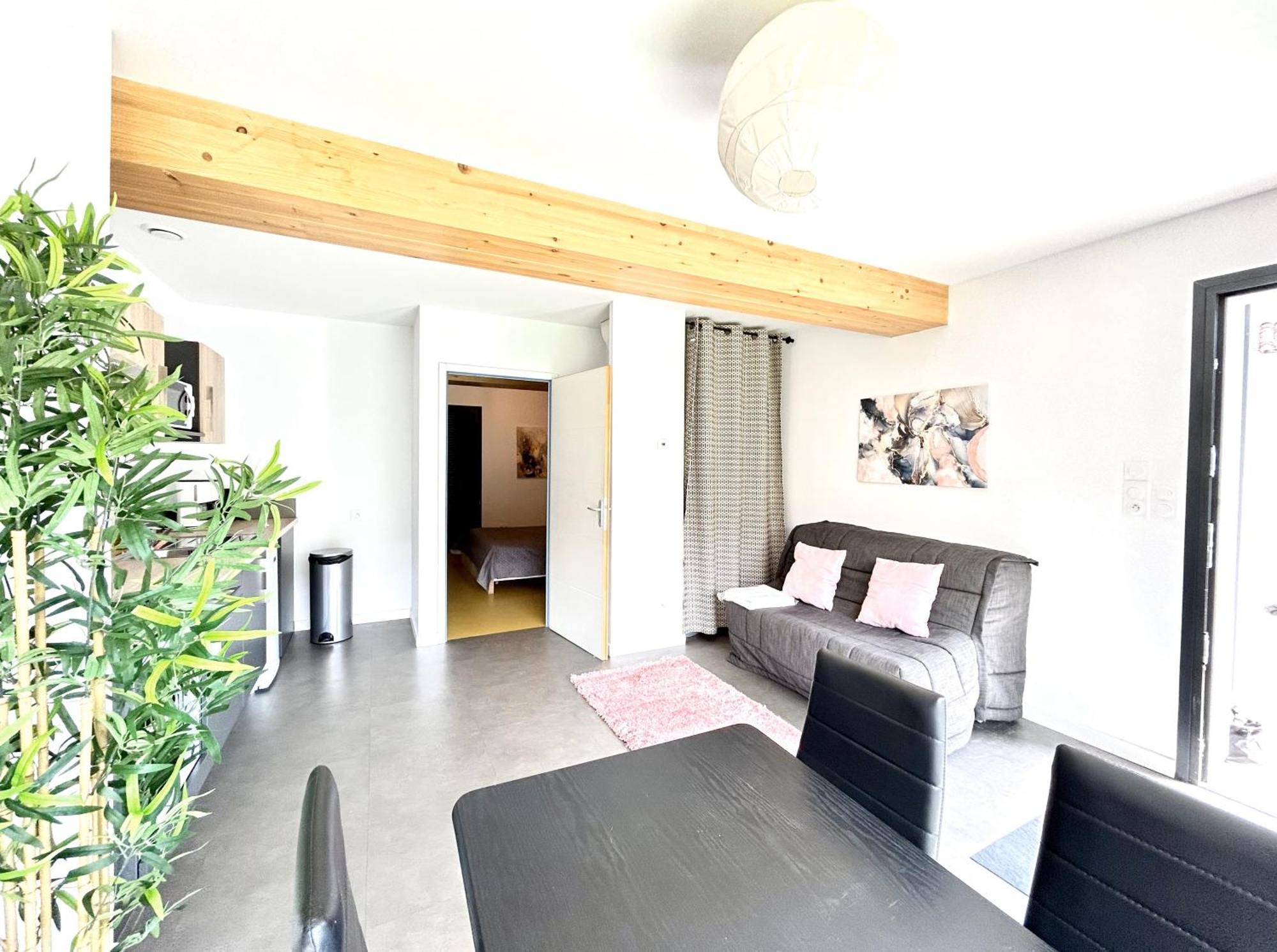 Du Vignoble A L'Atlantique - Residence Montifault Gites Du 2 Au 3 Pieces Le Pallet Экстерьер фото