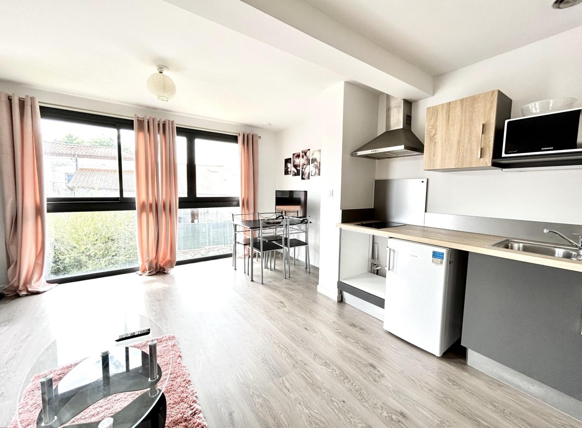 Du Vignoble A L'Atlantique - Residence Montifault Gites Du 2 Au 3 Pieces Le Pallet Экстерьер фото